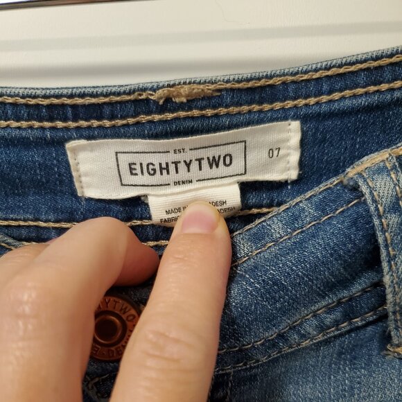 Eighty Two Denim Jean Shorts - Size 7 - Picture 4 of 4
